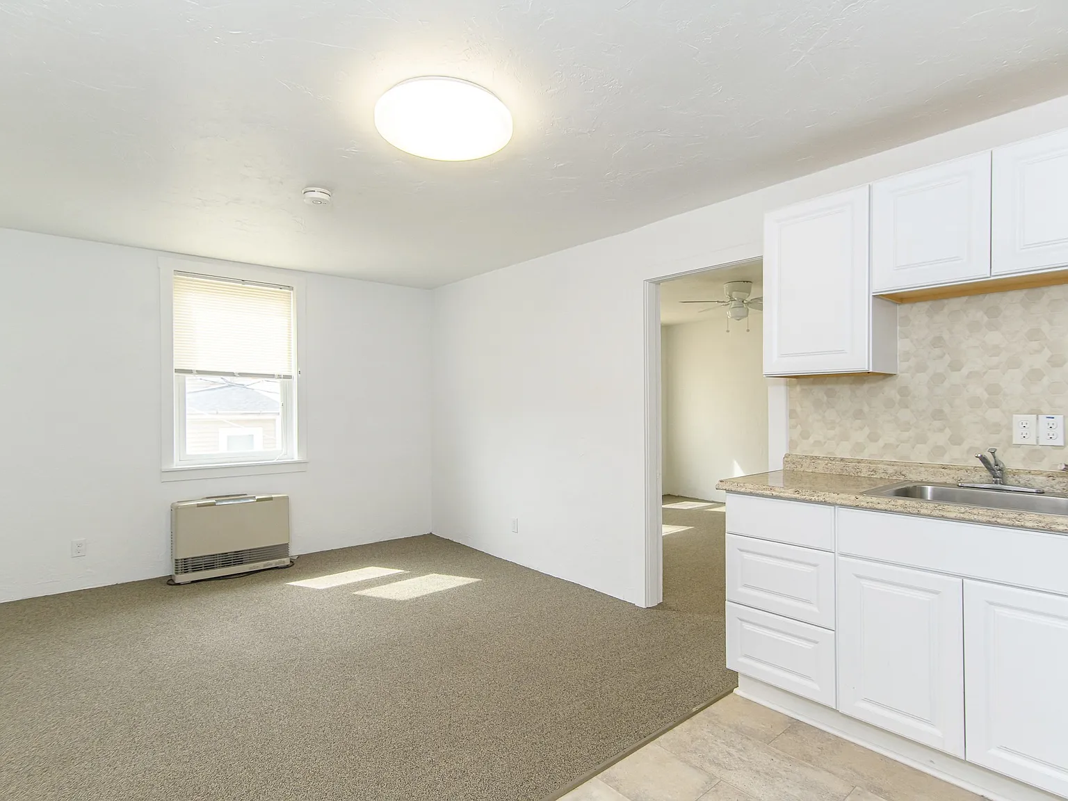 1 bed, 1.0 bath, 400 sqft, $1,300 — Photo 3