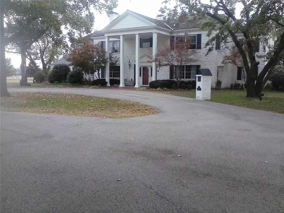 2nd image of 19000 Terra Pl