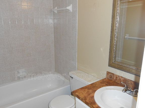 4th image of 4022 Mount Vernon Ave