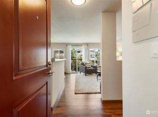 3661 Phinney Ave N APT 303, Seattle, WA