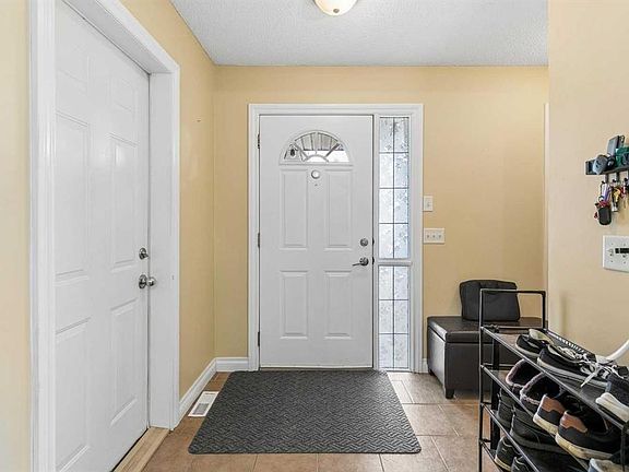 2nd image of 829 N Westmount Dr