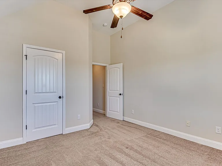 406 Saterlee Ct — Photo 47