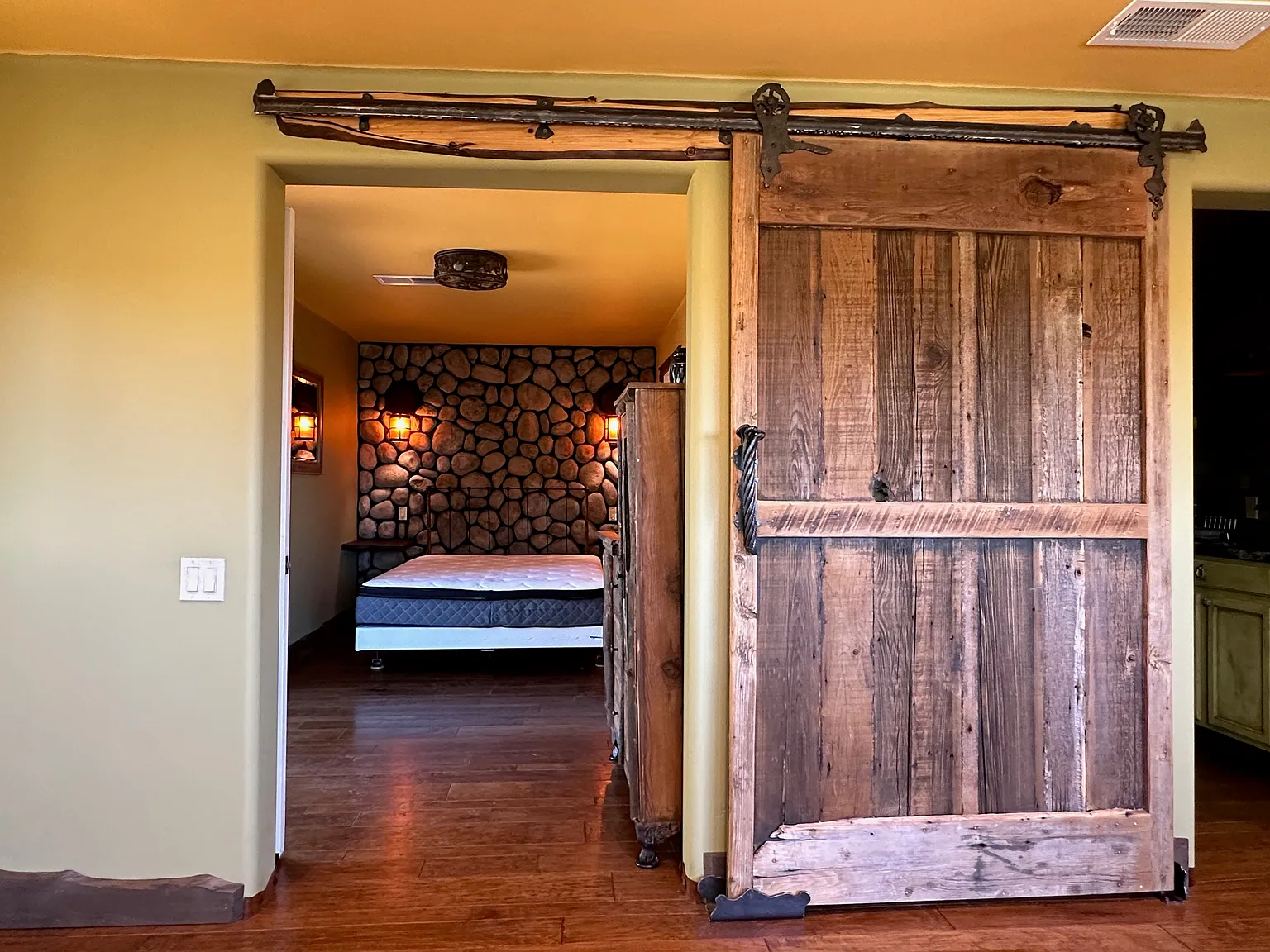 1 bed, 725 sqft, $1,750 — Photo 2