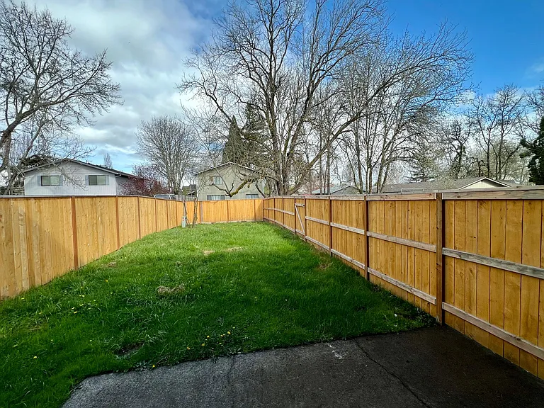 2575 NW Fairlawn St — Photo 11