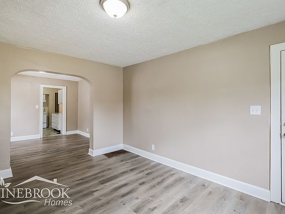 2nd image of 27 N Vine St