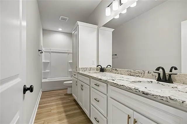 8862 Lyndanne Dr — Photo 10
