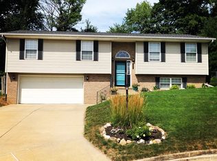 305 Castle Ln, East Peoria, IL 61611