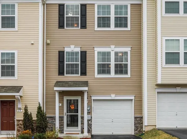 19 Athens Dr, Hedgesville, WV 25427