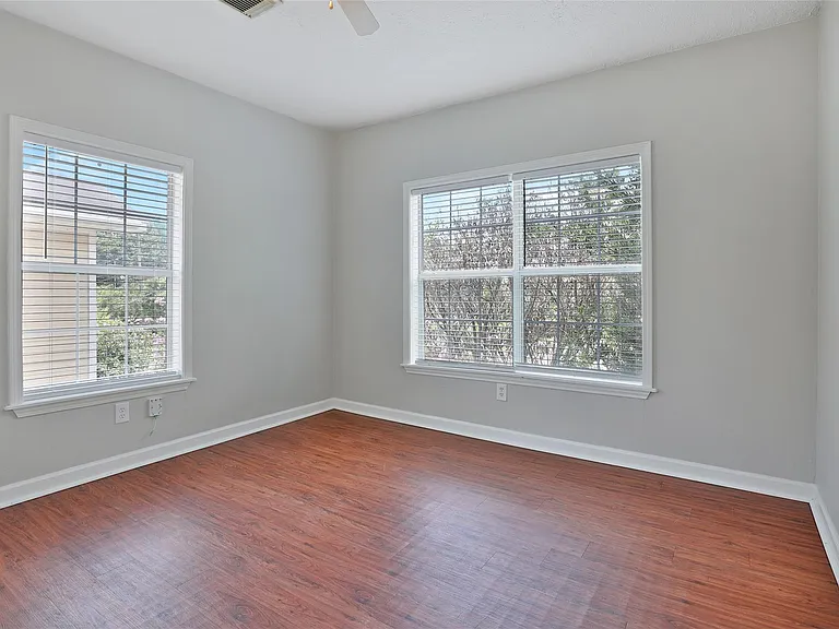 5007 Polk St — Photo 8