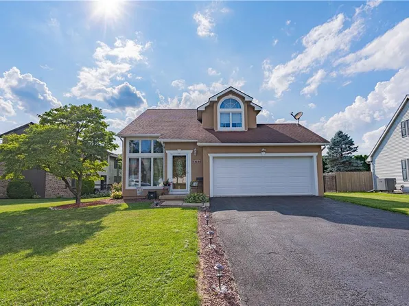 1757 Falcon Dr, Bethlehem, PA 18017