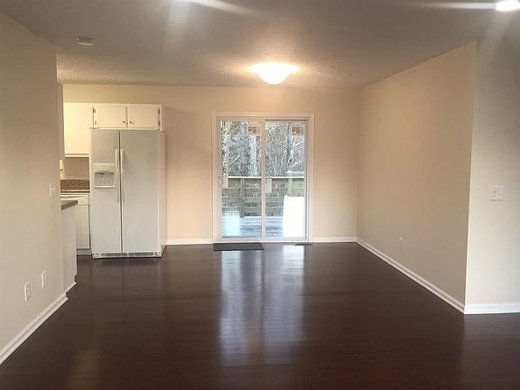 4th image of 2520 Bell St