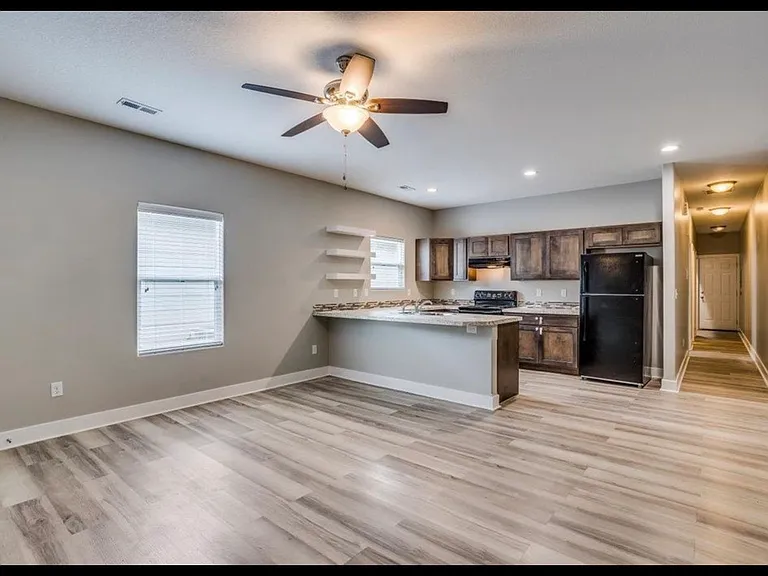 1525 S Edwards Ave — Photo 5