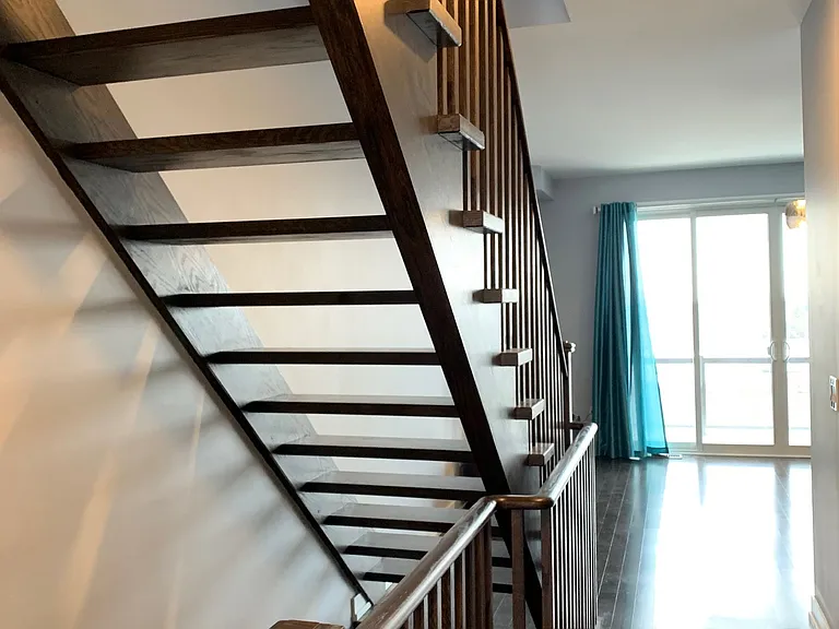 77 Glenngarry Cres — Photo 6