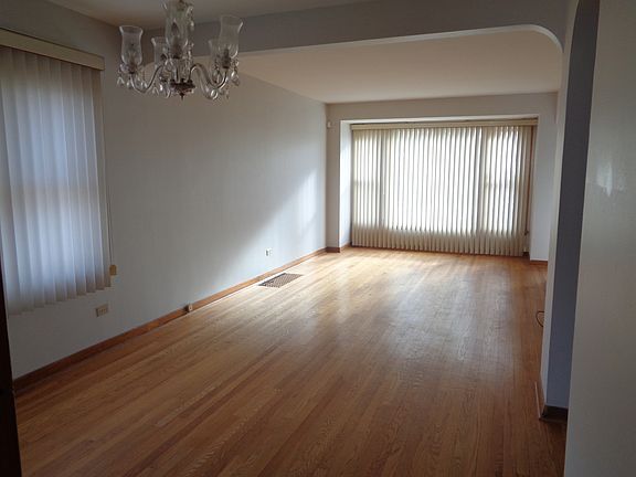 3rd image of 117 E 140th Ct
