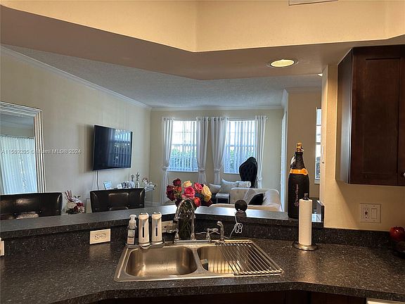 5th image of 3215 NE 184th St APT 14104