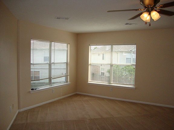 3rd image of 1739 Oxford Green Ct