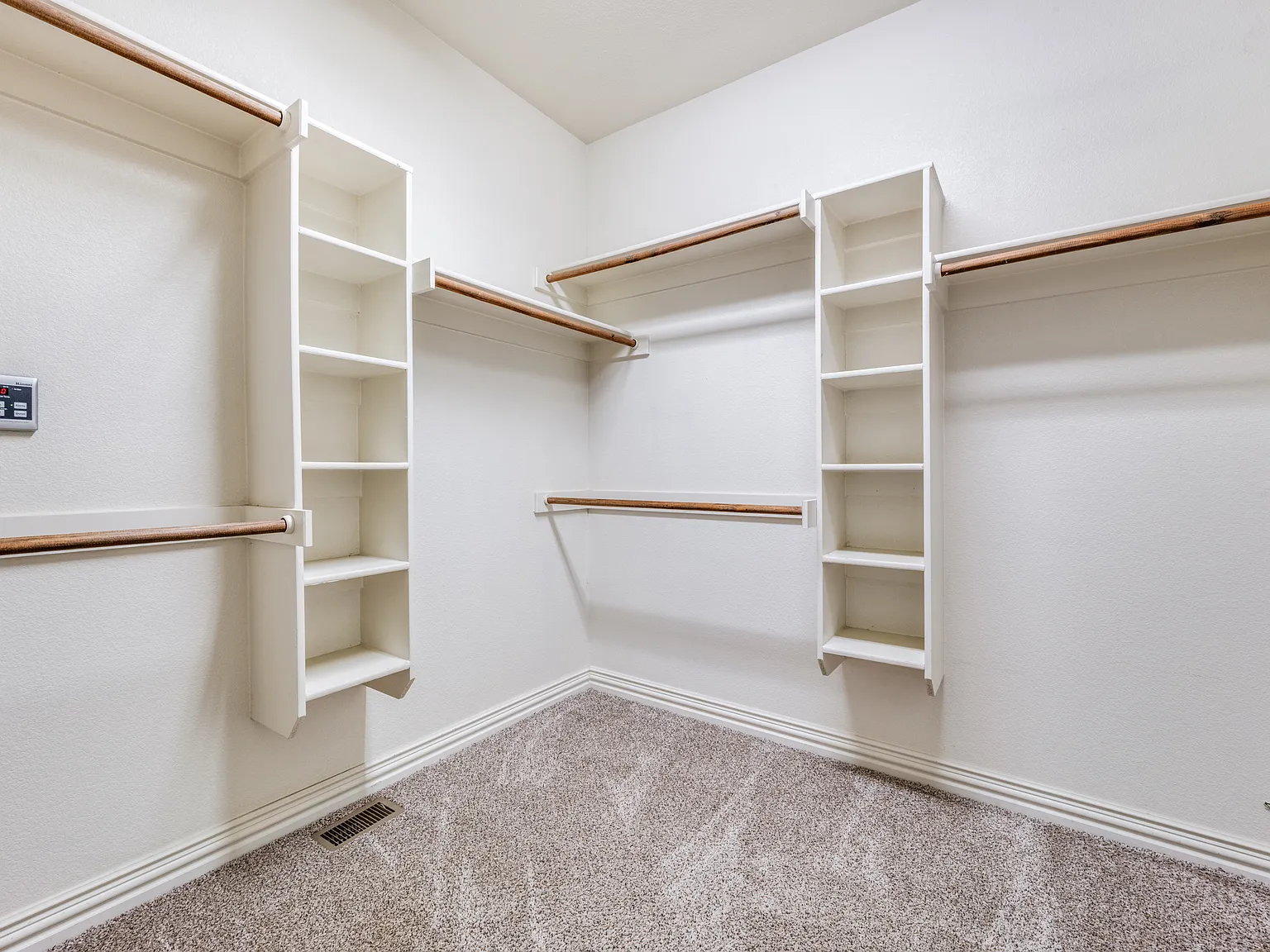 1 bed, 1000 sqft, $1,100 — Photo 4