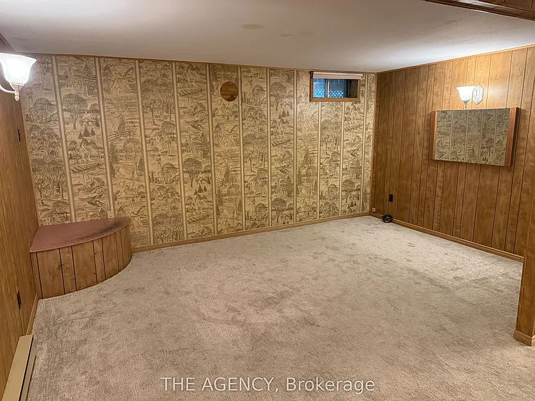323 Waratah Ave — Photo 44