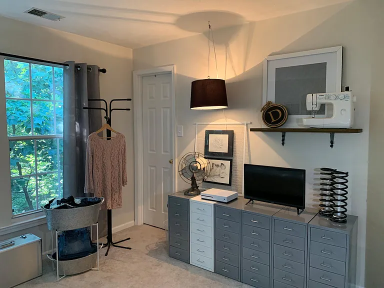 Extra bedroom & walk-in closet
