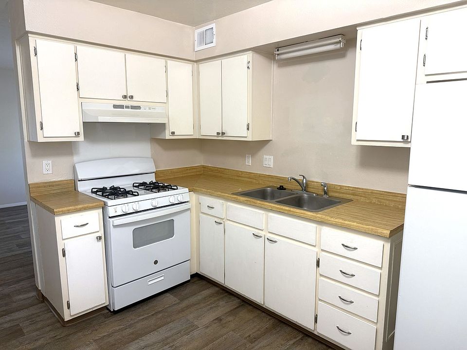 1st image of 940 Chelwood Park Blvd NE #1