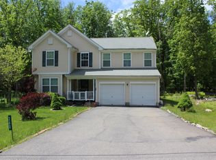 260 Kensington Dr, Bushkill, PA