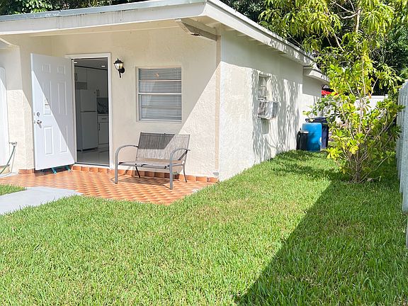 2nd image of 6215 SW 28th St