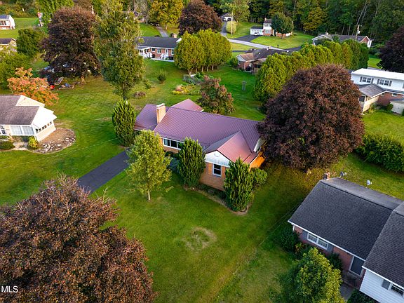 2nd image of 161 Shawnee Cir