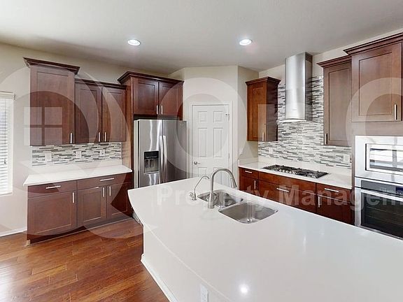 2nd image of 1015 W Spur Dr