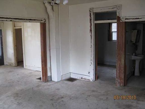 5th image of 223 E Crocker St