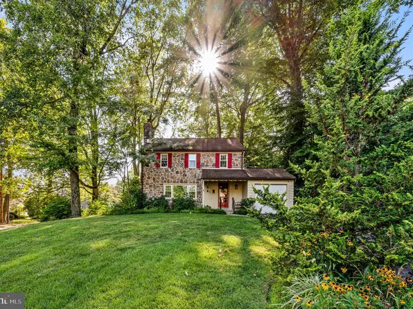 100 Old Forest Rd, Wynnewood, PA 19096