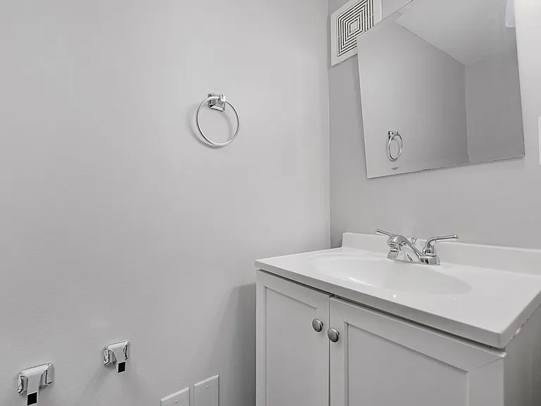 104 S Carrollton Ave — Photo 9