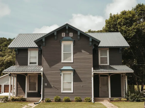 307 1st St NW, Elkader, IA 52043