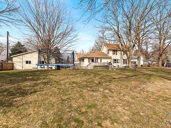 5th image of 242 Maple St