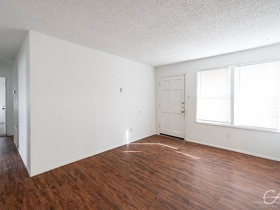 3rd image of 4718 Edgemont Dr