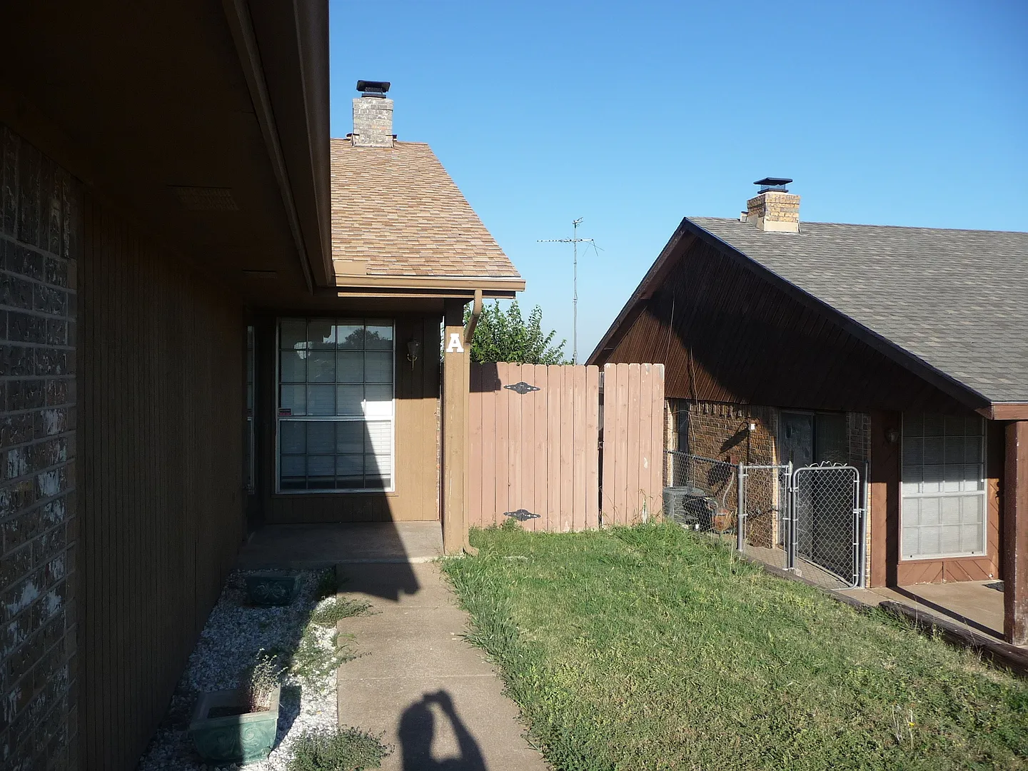 Spacious townhouse on East side — Photo 2