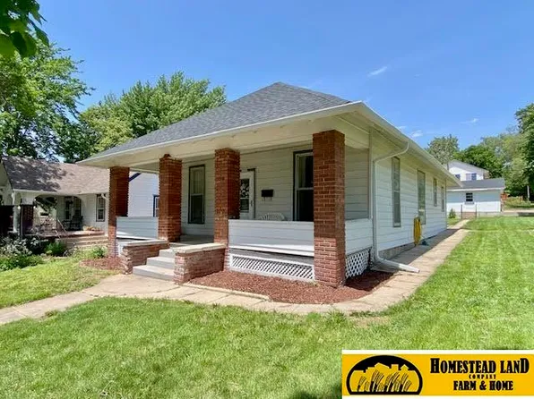 925 7th St, Fairbury, NE 68352