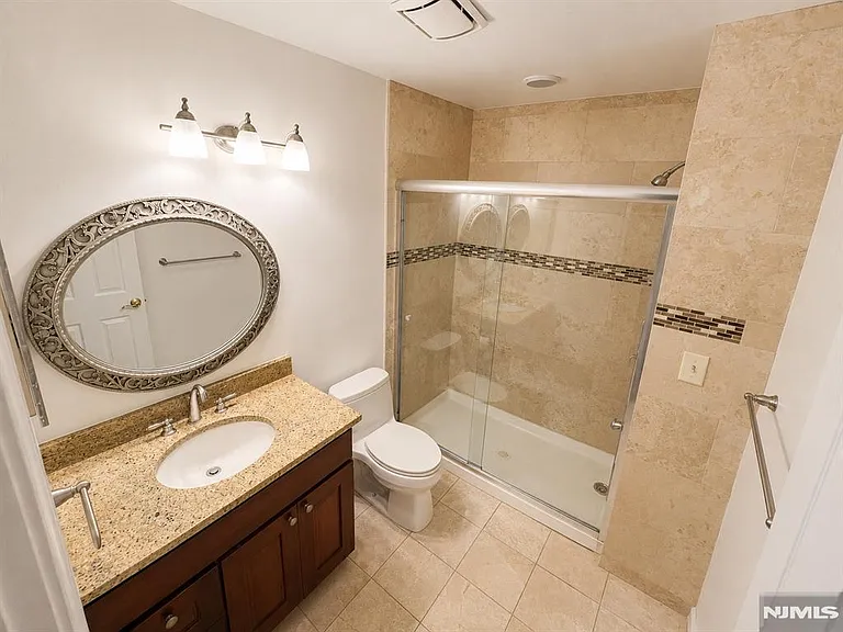 555 Ridge Ln — Photo 14