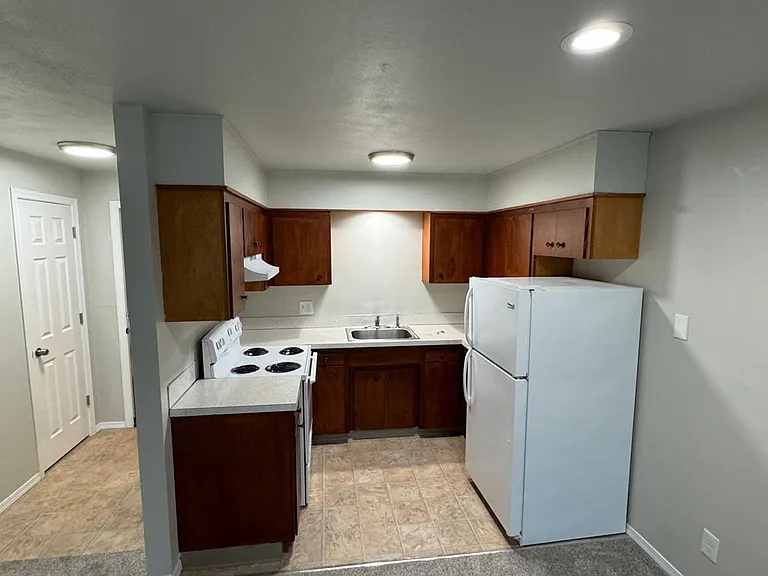 915 SW Adams Ave — Photo 15
