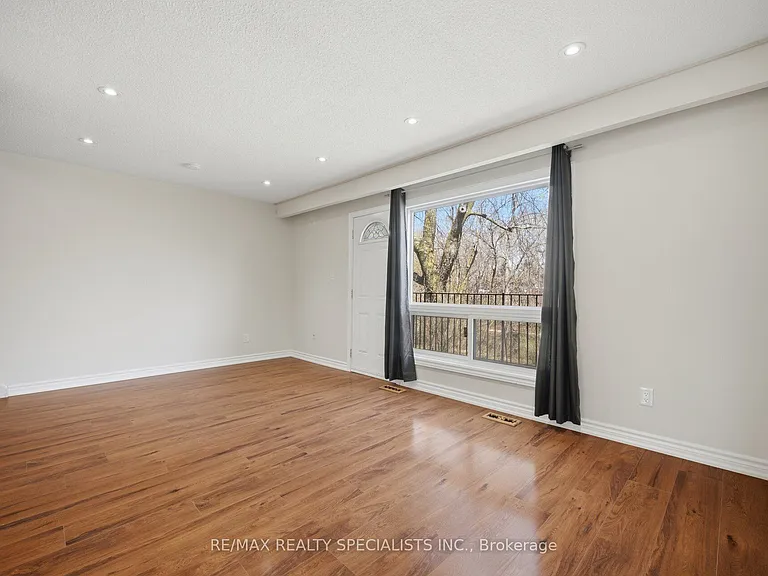 701 Burnhamthorpe Rd #106 — Photo 18
