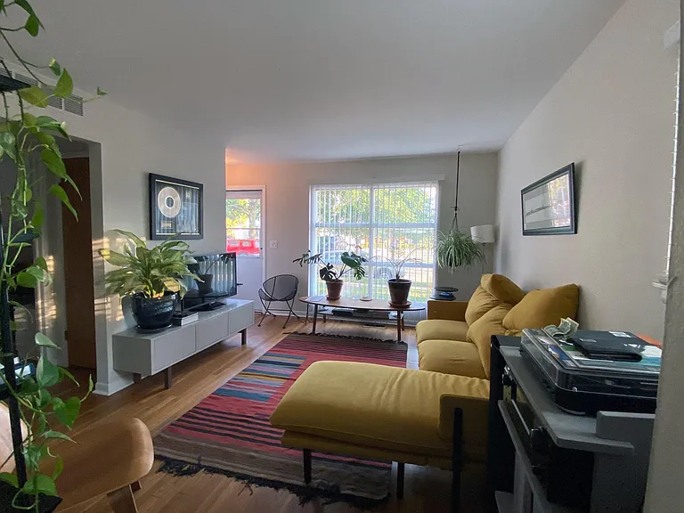 1377 Chapin Ave — Photo 2