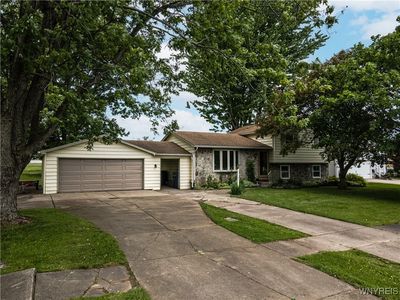 65 Park Lane Cir, Lockport, NY, 14094
