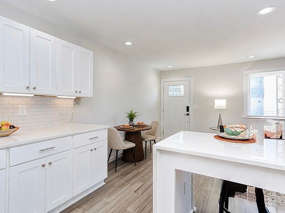 3rd image of 1309 Hudson Ave #A