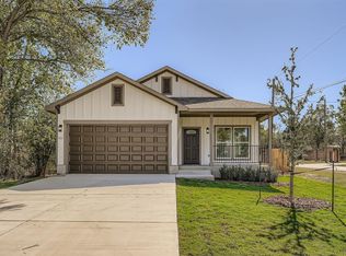 701 E 3rd St, Elgin, TX 78621