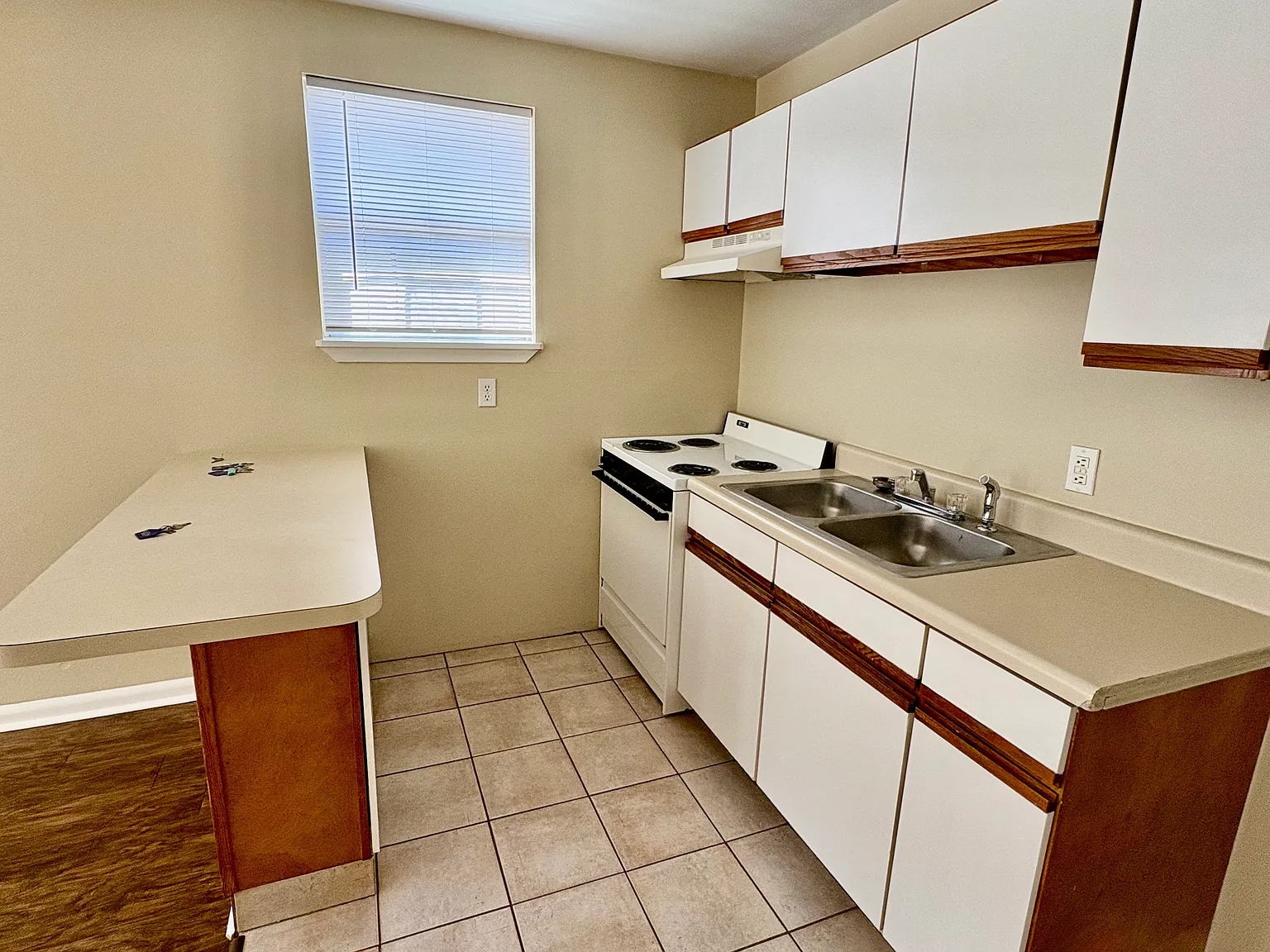7737 Oak St — Photo 3