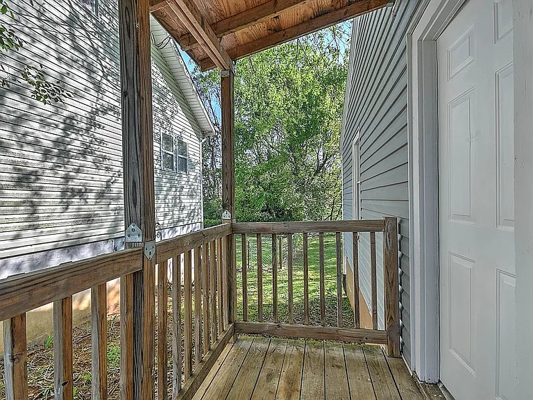 304 N Hardin St — Photo 22