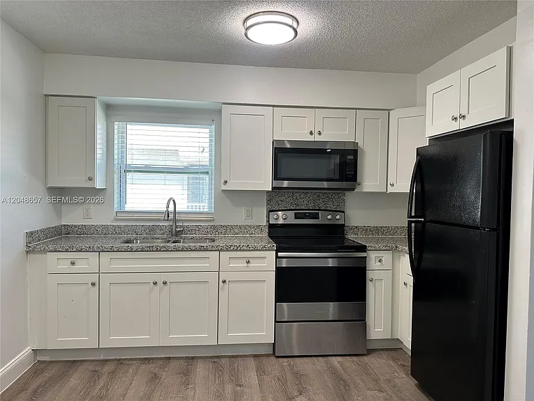 2401 NW 9th Ave #3 — Photo 6