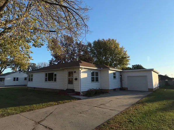 411 Washington Ave, Sheldon, IA 51201