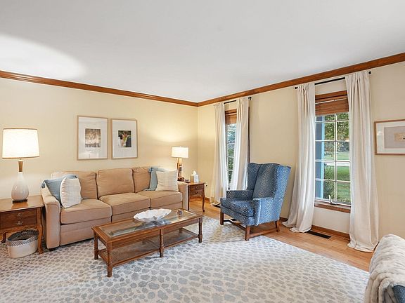 3rd image of 7009 Pine Gate Dr