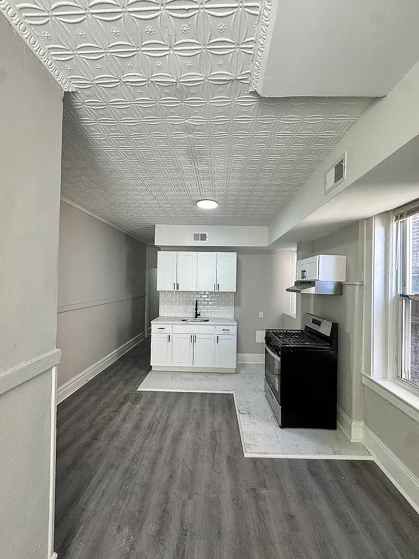 3 bed, $2,000 — Photo 1