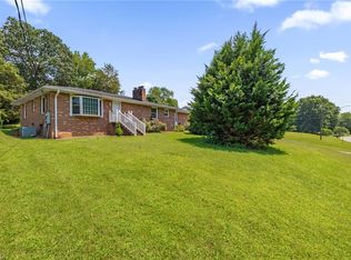 4943 Leinbach Dr, Winston Salem, NC 27106